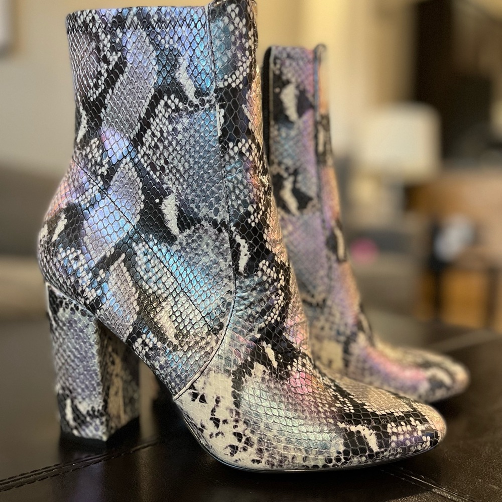 ALDO Snakeskin animal print booties womens size 9. Never worn!